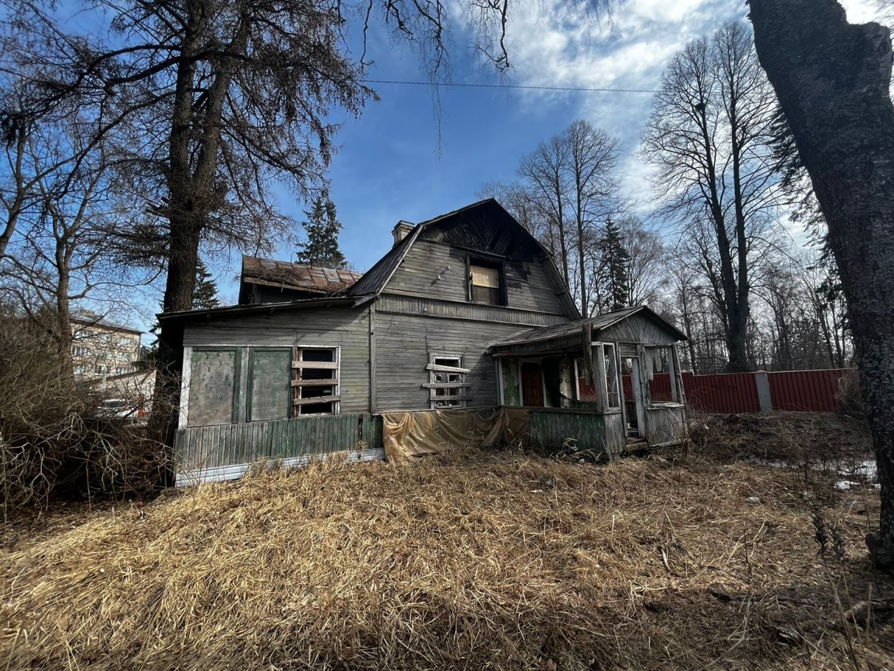 Здание с земельным участком в собственность